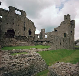 Castello di Middleham, XII secolo
