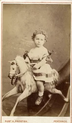 Ragazzina seduta su un cavallo a dondolo, 1860s