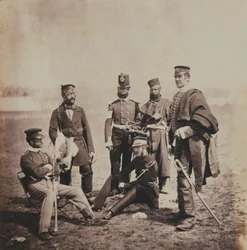 Brigadiere Generale Charles Thomas Van Straubenzee (1812-92) e ufficiali dei Buffs, da un album di 52 fotografie associate alla Guerra di Crimea, 1855