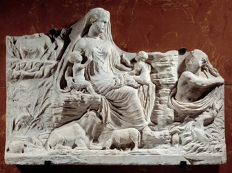 Rilievo allegorico personificazione di Madre Terra. Scultura trovata a Cartagine, inizio del 2° secolo. Parigi, Museo del Louvre