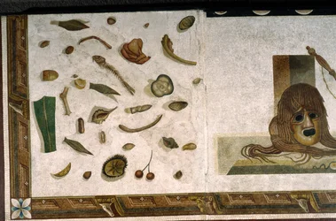 “Asarotos” (Pavimento non spazzato) Frammenti di mosaico firmati da Harakliton da Roma, II secolo d.C., Roma
