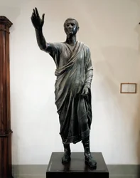 Statua in bronzo di Aule Metele, L