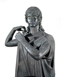 Statua in bronzo di una danzatrice