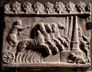 Rilievo Campana: corsa di carri (quadriga) e scena di circo. I secolo d.C. Lastra in terracotta. H 0,32 x 0,39 m. Parigi, Museo del Louvre