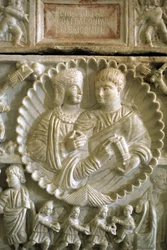 Arte cristiana 313 d.C.: Adelphia e Valerio. Sarcofago di Adelphia conservato al Museo di Siracusa in Sicilia (Italia).