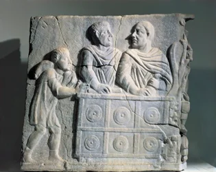 Frammento di sarcofago che raffigura un cambiavalute, da Roma, Viale del Re