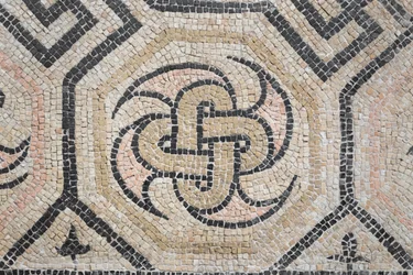 Motivo geometrico dalla domus di Via san Rocchino, II secolo d.C.