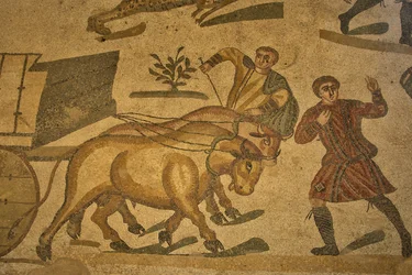 Sala della Grande Caccia, scena di caccia a mosaico pavimentale, Villa Romana del Casale, Piazza Armerina, Sicilia, Italia (foto)