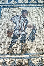 Cacciatore nel giardino romano