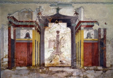 Vista interna degli affreschi della sala delle maschere