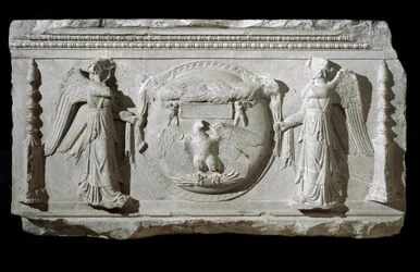 Frammento di rilievo in marmo dalla Piazza della Consolazione a Roma