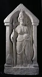 Scultura in rilievo raffigurante Brigantia, una dea nativa del nord della Britannia, come dea romana, da Birrens, Middlebie, Dumfriesshire