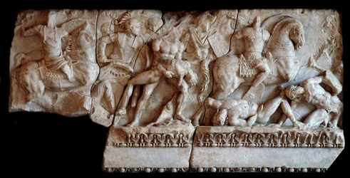 Arte romana: frammento di sarcofago in marmo rappresentante una scena di battaglia tra Galli e Romani, 20 d.C. Dim 87x173 cm Mantova, Palazzo Ducale, Coll