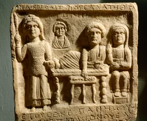 Bassorilievo romano che raffigura un banchetto funerario dall