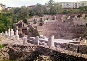 Antichità romana: Teatro romano di Lione, sulla collina di Fourviere (Rhone) risalente al I secolo a.C.