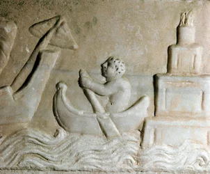 Arte romana: un marinaio guida una nave nel porto di Ostia, il faro della città è visibile (dettaglio di un rilievo del I secolo d.C.) Ostia, Museo Ostiense