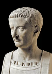 Arte romana: busto in marmo di Tiberio (Tiberio Claudio Nerone, 42 a.C.-37 d.C.), imperatore romano. Da Ercolano. I secolo d.C. Napoli, Museo Archeologico Nazionale