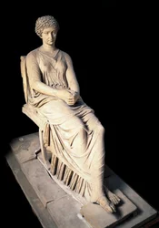 Arte romana: statua di Agrippina Maggiore (Agrippina) (14 a.C.-33), moglie di Germanico. I secolo d.C. Napoli, Museo Archeologico Nazionale