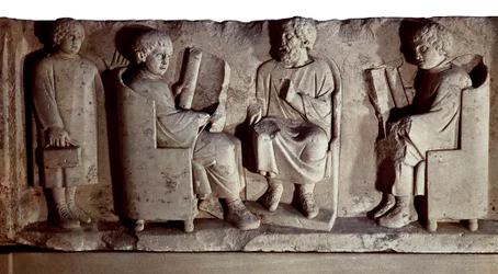 Civiltà romana. Rilievo che raffigura scena scolastica. Treviri, città in Germania sulle rive della Mosella, conquistata dai Romani alla fine del I secolo a.C. e rinominata Trevorum