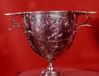 Tesoro di Boscoreale: cantharus (vaso da bere) con foglie di platano. Fine del I secolo a.C. - I secolo d.C.