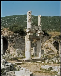 Vista del tempio di Domiziano dedicato all