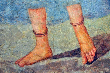 Gambe di donna con cavigliere, fine II - inizio III secolo