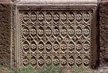 Frammento architettonico con decorazione scolpita, Alto Periodo Imperiale