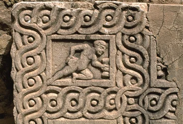 Frammento architettonico con decorazione scolpita (dettaglio)