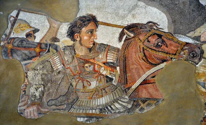 Alessandro Magno (356 - 323 a.C.) sul suo cavallo Bucefalo - (dettaglio) di un mosaico di Pompei: Battaglia di Isso tra Alessandro e Dario (IV secolo a.C.) - opus vermiculatum - Museo Archeologico Nazionale, Napoli, Italia