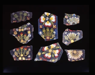 Otto frammenti floreali di placche architettoniche, tecnica del vetro a mosaico, c. I secolo a.C. - I secolo d.C.