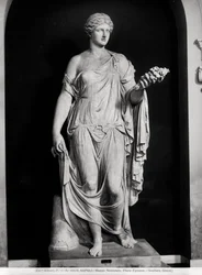 Statua femminile chiamata Flora Farnese, II-III secolo d.C.