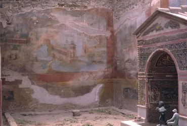 Pompei, Casa di Diana, fontana e pittura murale ad anfiteatro, Italia (foto)