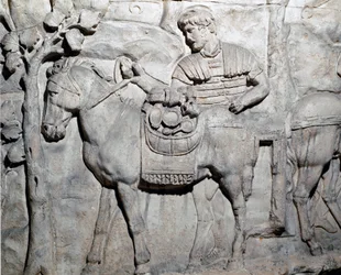 Arte romana: carico di bottino. Stampo del 1862 che riproduce i bassorilievi della colonna di Traiano a Roma costruita durante il regno dell