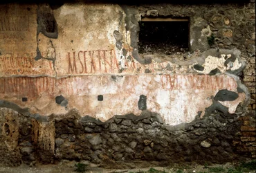 Arte romana: iscrizione elettorale sui muri (graffiti) sulla Via dell