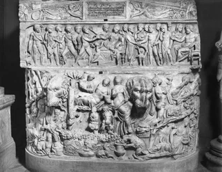Sarcofago che raffigura la morte di Alcesti