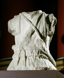 Torso scolpito di un cavaliere