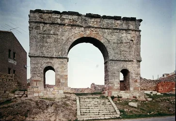 L