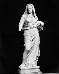 Vestale (marmo) (foto b/n)
