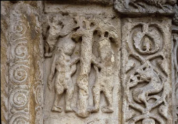 Adamo ed Eva (dettaglio della facciata della Basilica, inizio XII secolo)