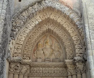 Cristo in gloria tra San Paolo e San Pietro, falso portale (scultura)