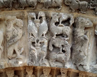 Dettaglio delle sculture del portale sud