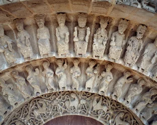 (dettaglio) delle sculture del portale sud