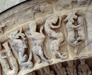 Dettaglio delle sculture del portale sud
