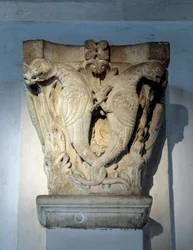 Mostri, Capitello del coro (scultura)