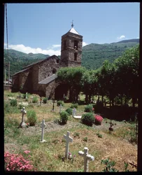 Veduta della chiesa e del cimitero