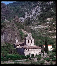 Vista della chiesa con campanile