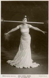 Carrie Moore, attrice australiana, ca. 1900.
