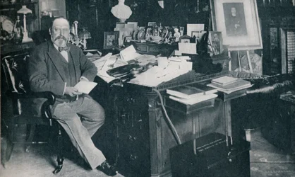 Re Edoardo VII nel suo studio a Marlborough House, Londra, c1904 1911