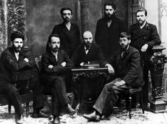 Lenin con un gruppo di membri della Lega di Lotta per l