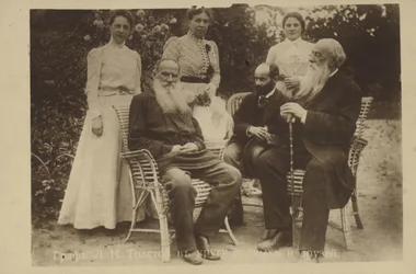 Leo Tolstoy con famiglia e amici